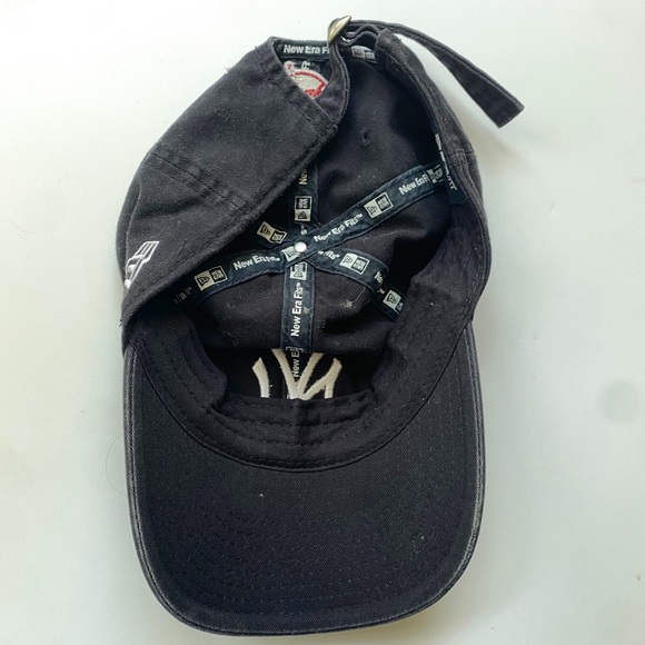 NY Yankees adjustable hat. - Picture 3 of 4